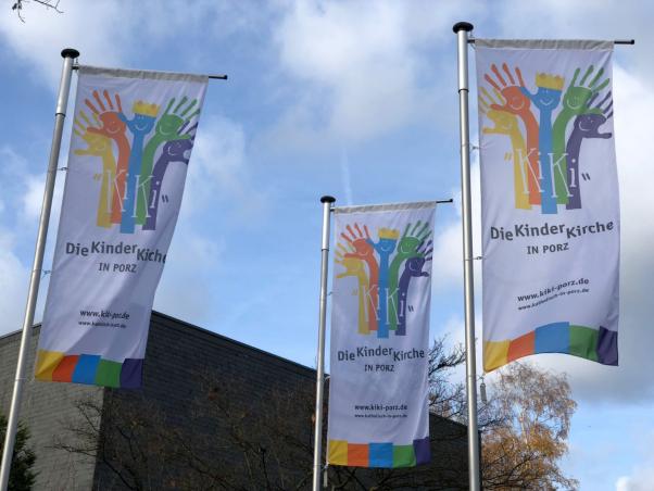 Kiki-Porz-Fahnen-2.jpg_1065979779